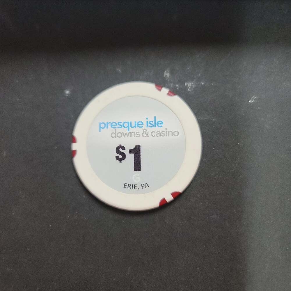 Casino Chip PRESQUE ISLE DOWNS & CASINO Erie PA $1 white red gamin